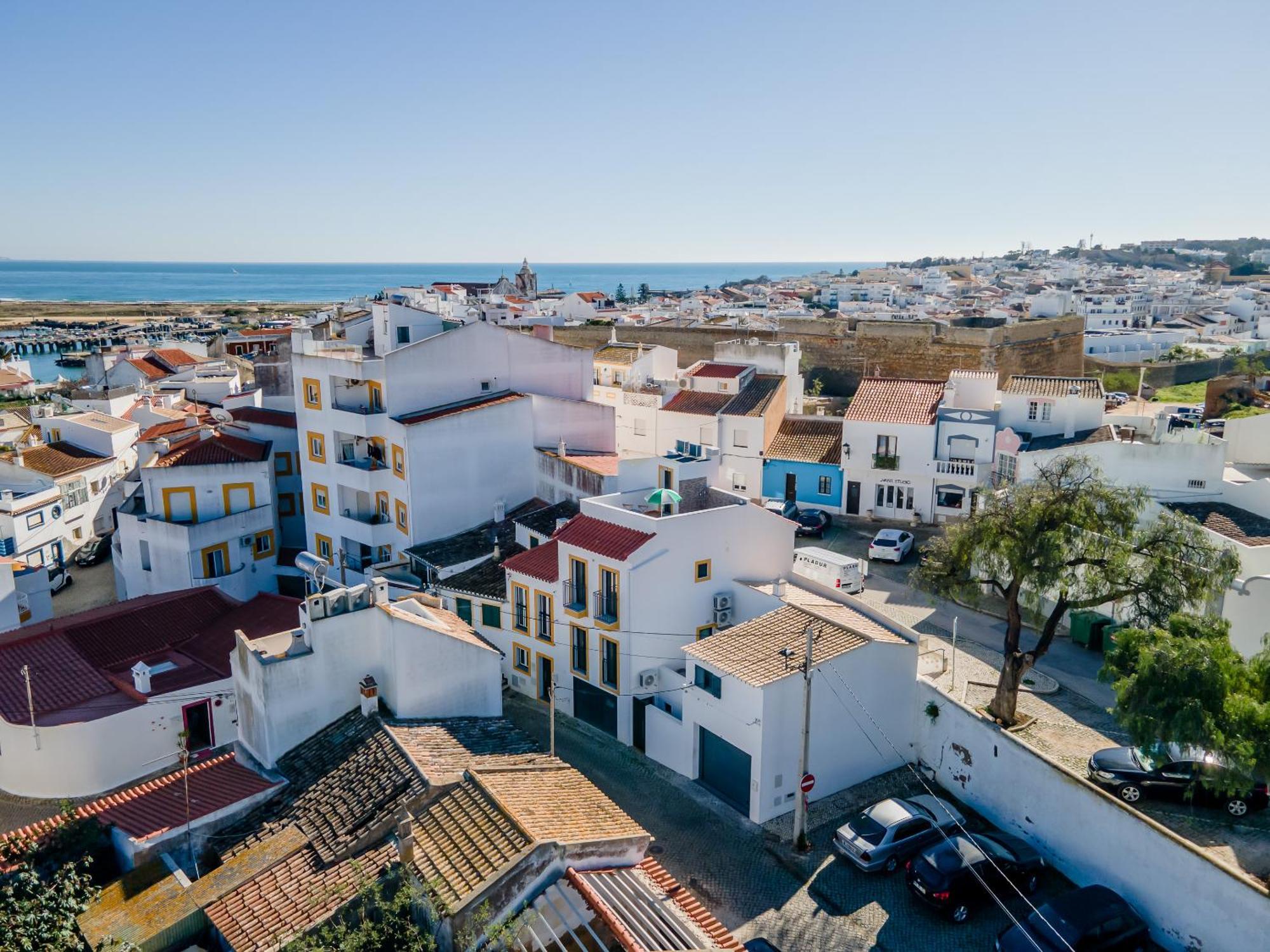 Casa Do Turista - *